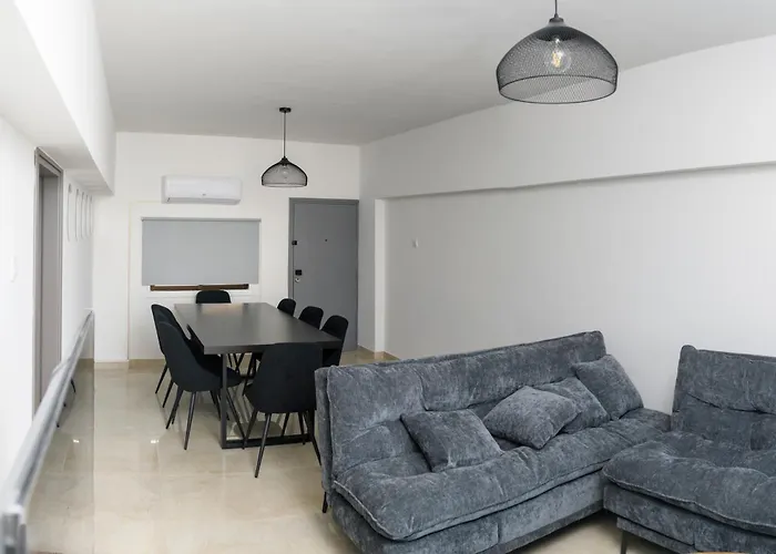 Ollies 3 Bedroom Apartment
