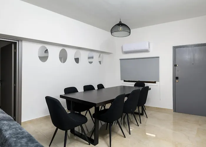 Ollies 3 Bedroom Apartment